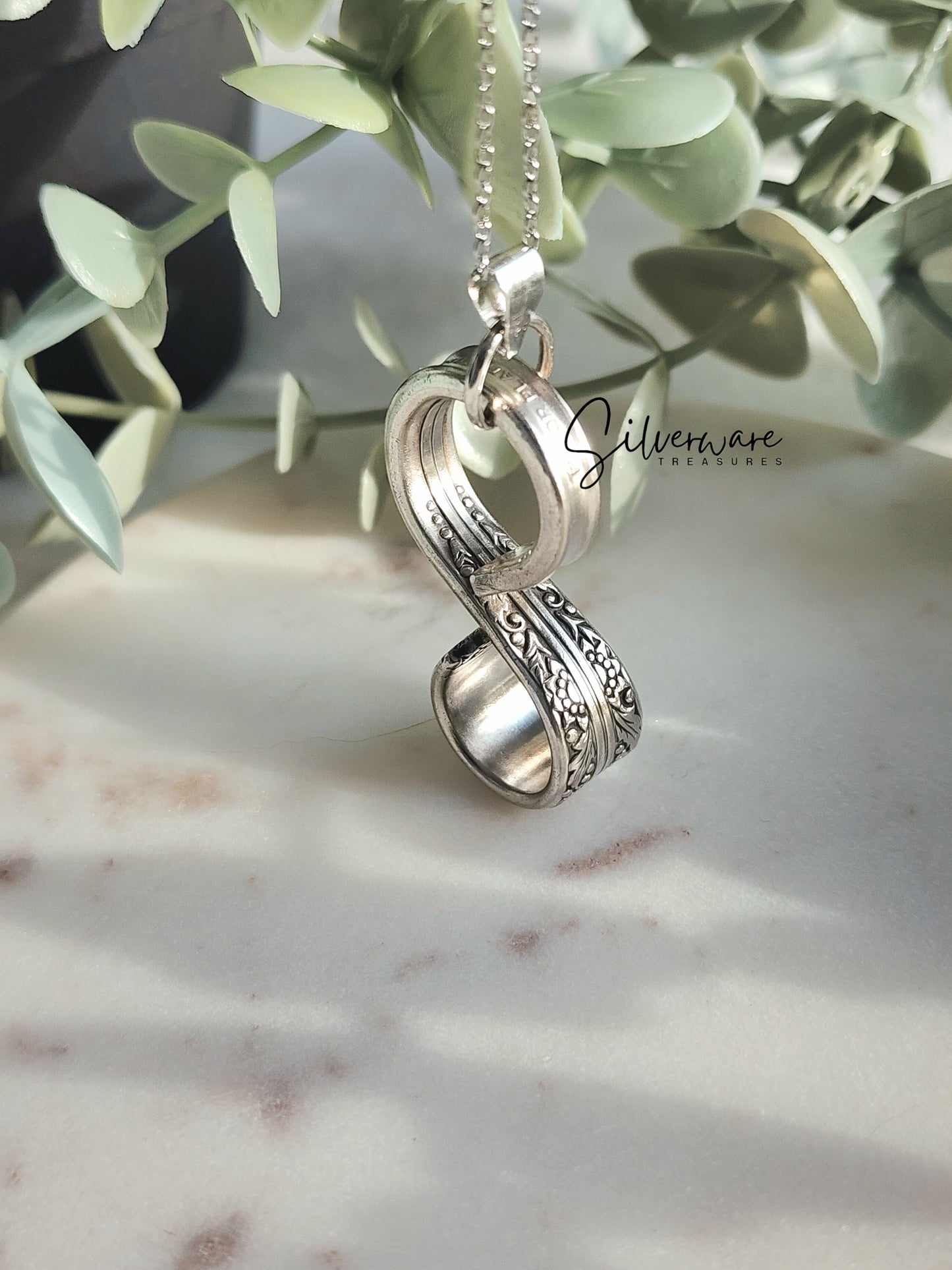 Royal York 1937 Silverplated Infinity Necklace