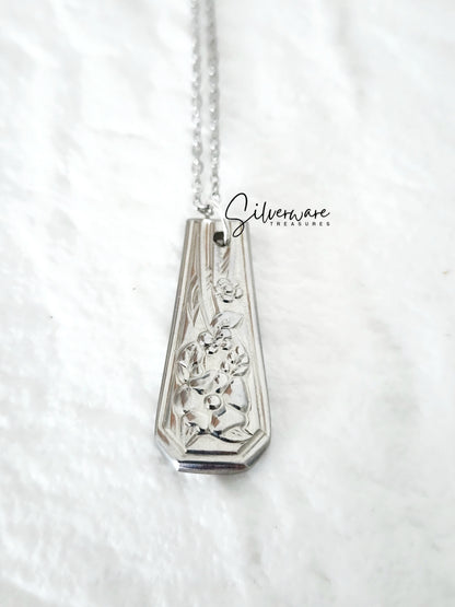 1980 'Avon' Stainless Pendant Necklace