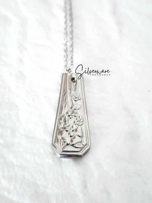 1980 'Avon' Stainless Pendant Necklace